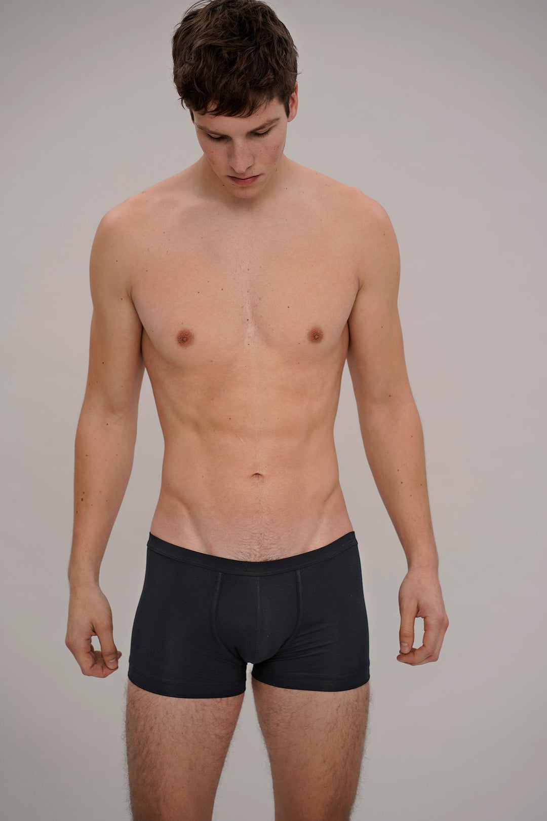 low-rise boxerbrief in black organic rib-fabric